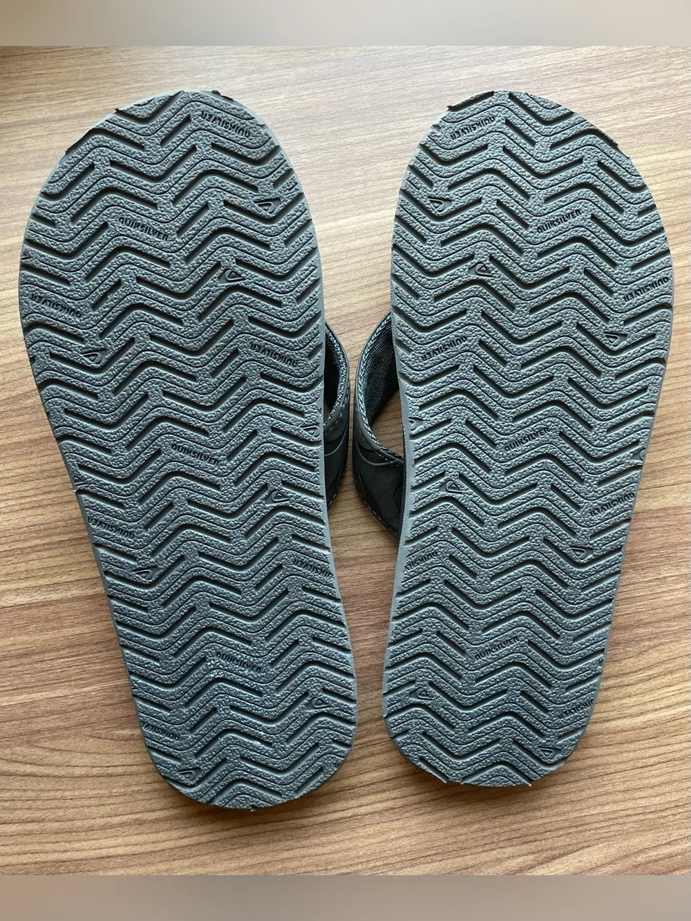 Quiksilver Men's Monkey Wrench Sandals Size 7 Black Grey Flip Flops Thong Worn 1